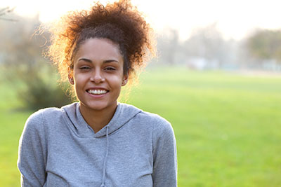 woman smiling after finishing treatment at alcohol detox center tx
