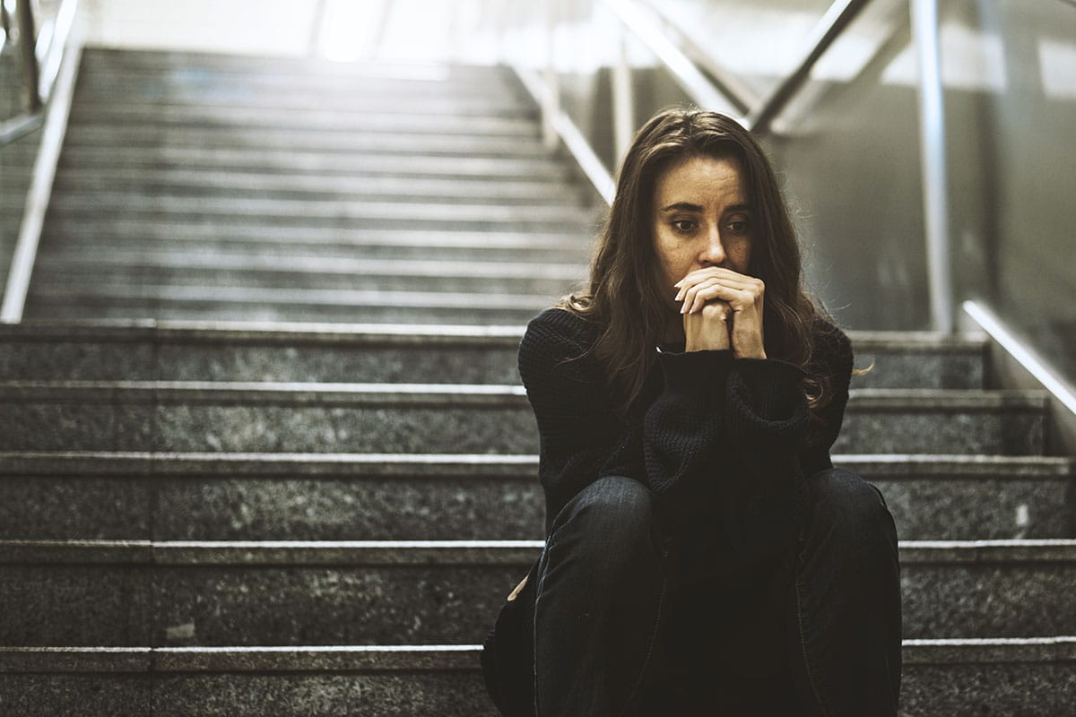 woman struggles with symptoms of benzo overdose